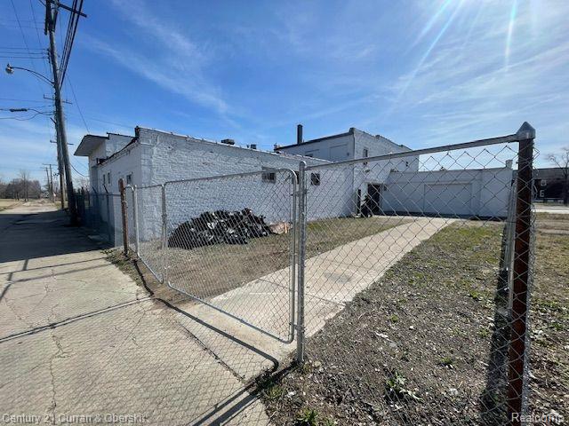 8715 HARPER Avenue, Detroit, MI 48213 — Photo 6