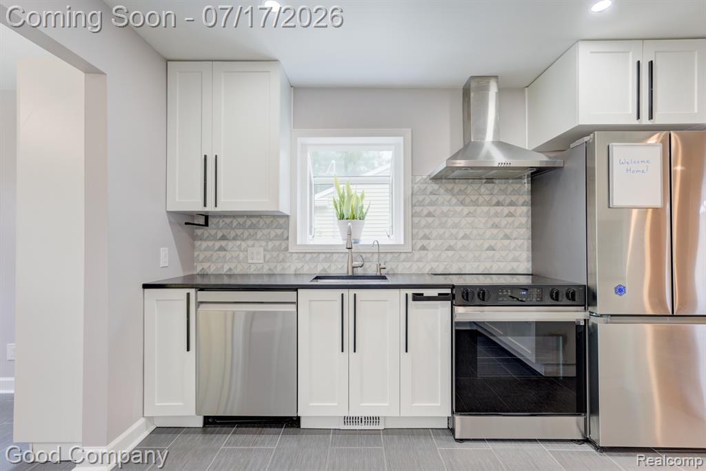 4102 Elmhurst Avenue, Royal Oak, MI 48073 — Photo 9