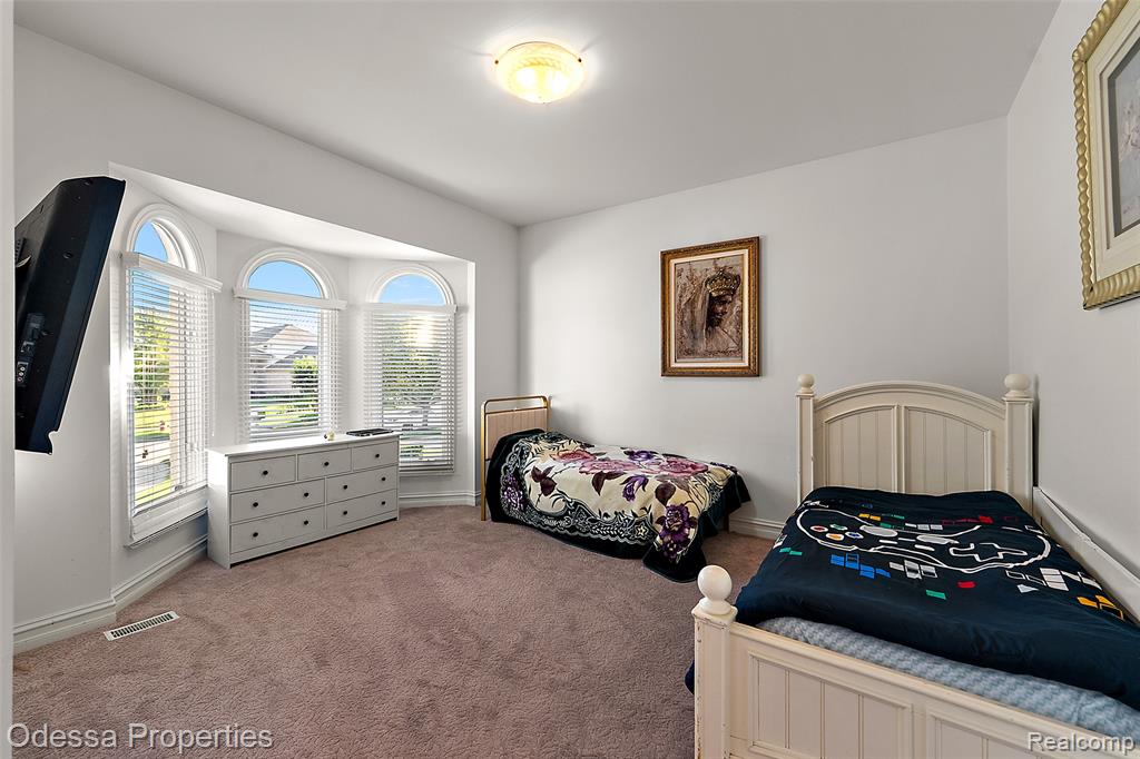 12984 Azure Drive, Utica, MI 48315 — Photo 27
