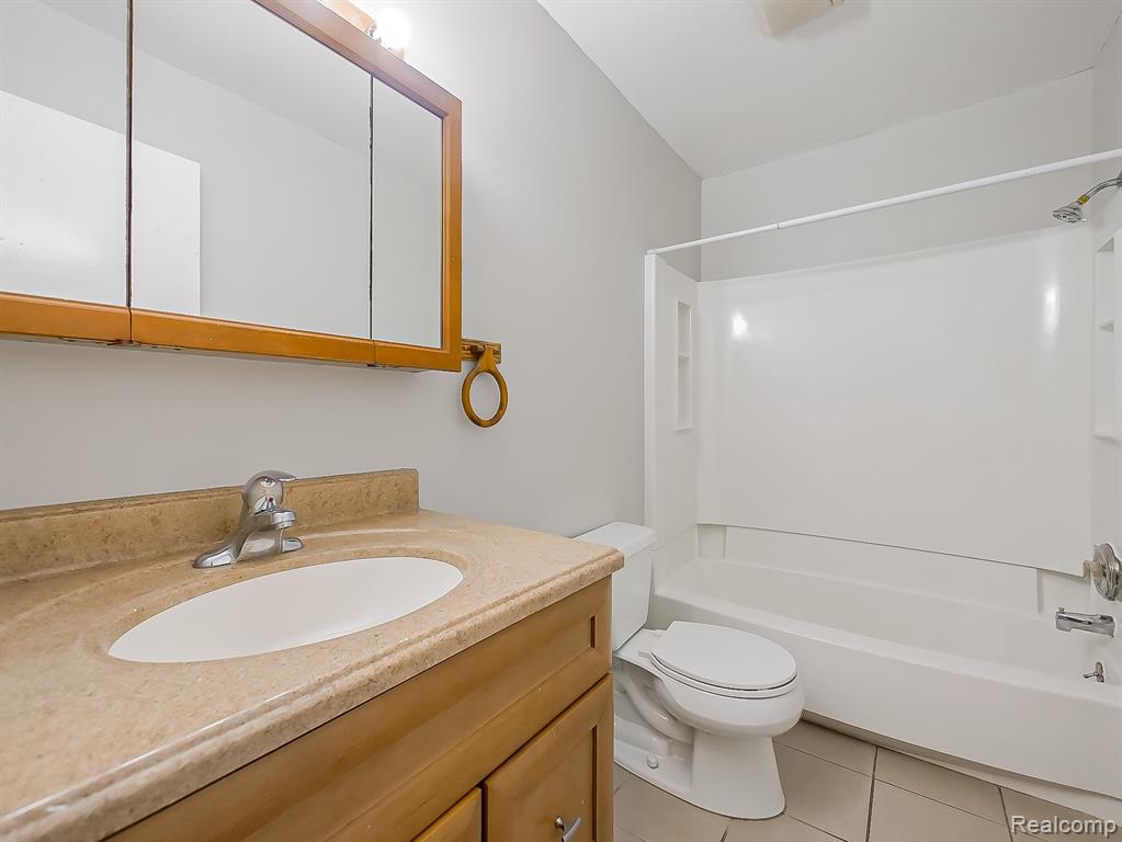 825 S Grand Avenue, Fowlerville, MI 48836 — Photo 17