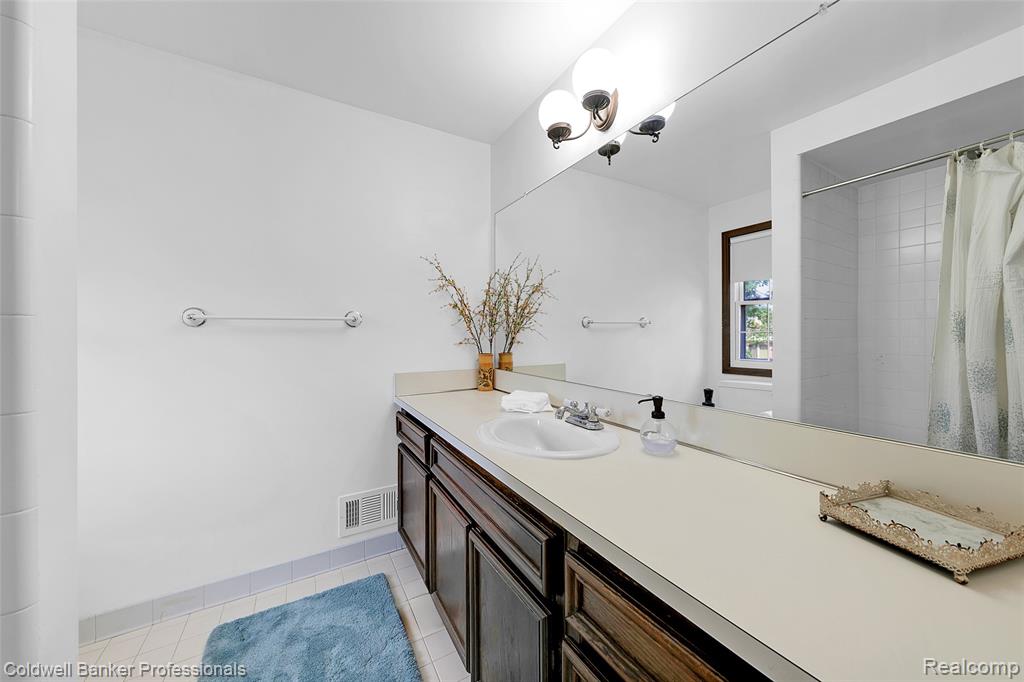 9539 Hillcrest Drive, Plymouth, MI 48170 — Photo 20