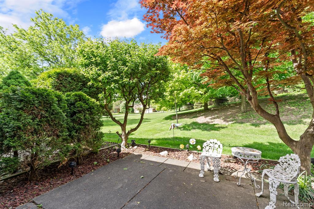 3702 Old Creek Road, Troy, MI 48084 — Photo 32