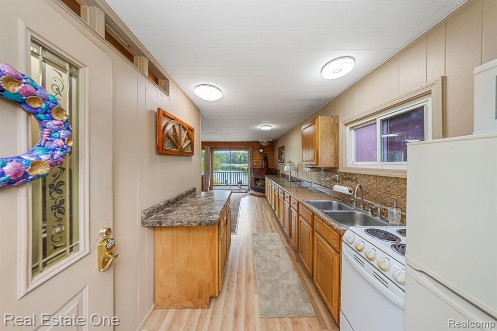 200 E CANYON Drive, Milford, MI 48380 — Photo 12