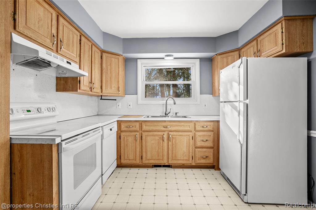 615 W 13 Mile Road, Royal Oak, MI 48073 — Photo 15