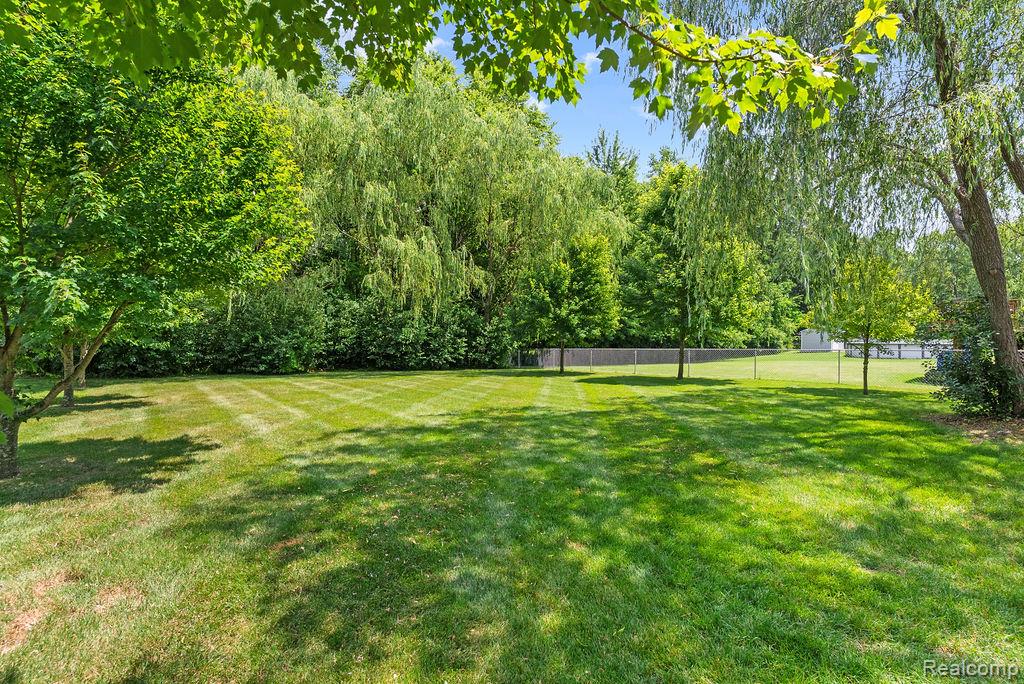 8183 Loon Lane, Grand Blanc, MI 48439 — Photo 41