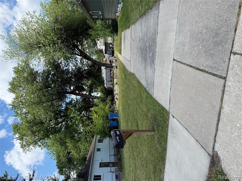 18720 Powers Avenue, Dearborn Heights, MI 48125 — Photo 2