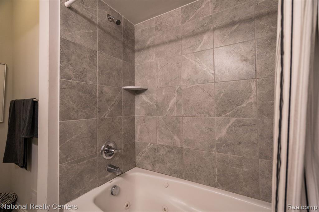 5236 HAWKSEYE Trace, Warren, MI 48092 — Photo 28