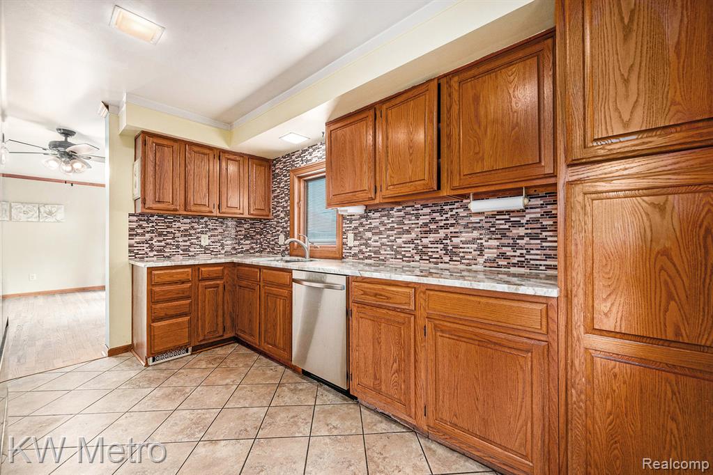 9608 Mercedes, Redford, MI 48239 — Photo 10