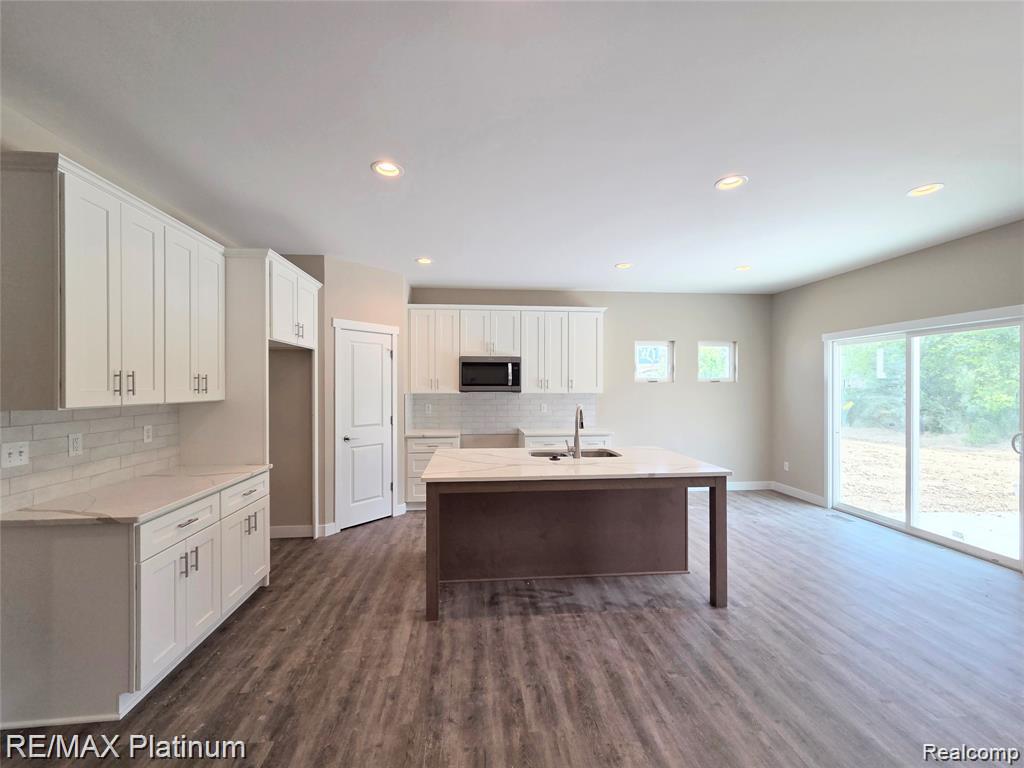 873 Oakwood Circle, 28, Fenton, MI 48430 — Photo 10