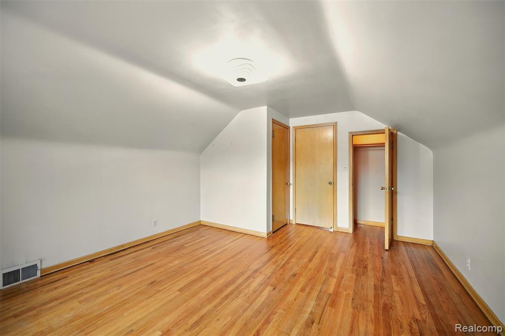 826 Shoreham Road, Grosse Pointe Woods, MI 48236 — Photo 23