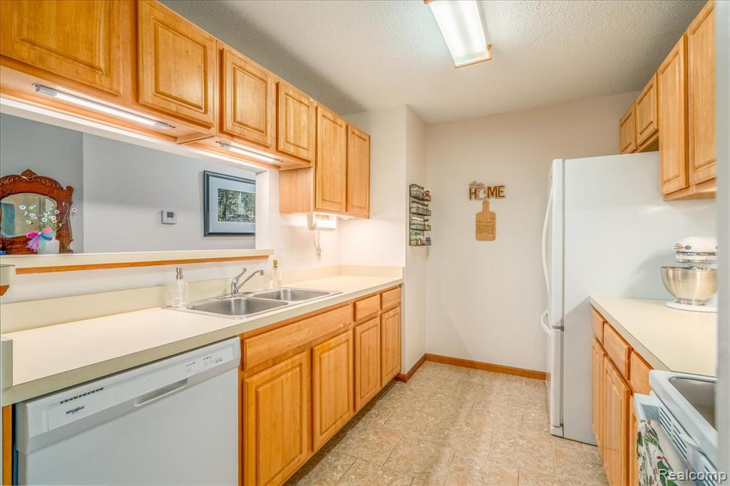 204 Marigold Circle, Westland, MI — Photo 14