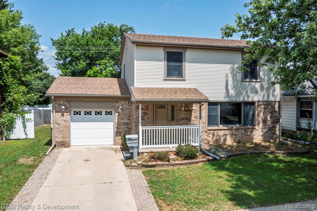 422 Clinton Street, Wyandotte, MI 48192 — Photo 2