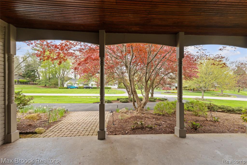 25933 Hersheyvale Drive, Franklin, MI 48025 — Photo 4