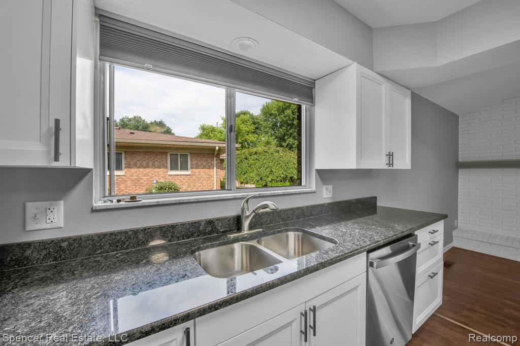 6280 Walker Drive, Troy, MI 48085 — Photo 13