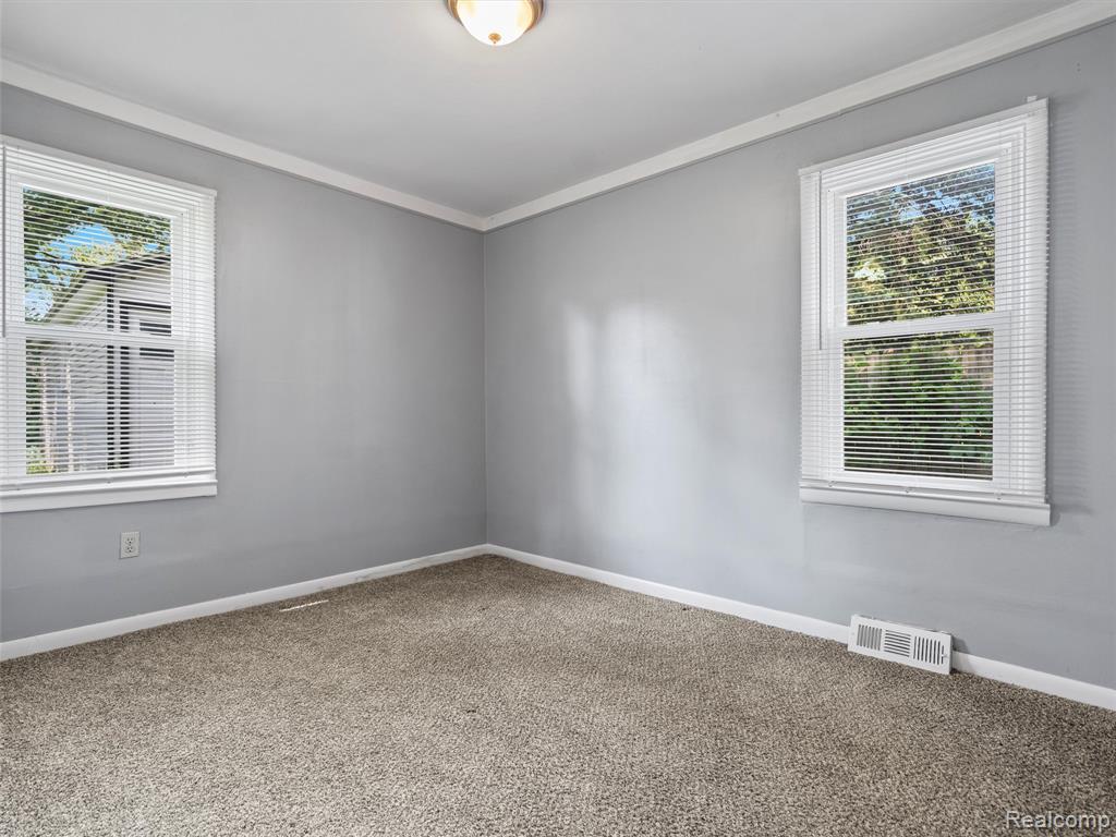 594 E Barrett Avenue, Madison Heights, MI 48071 — Photo 15