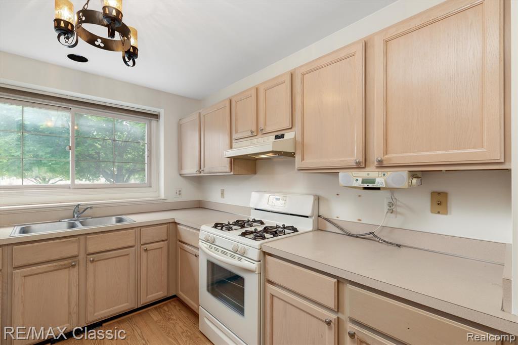 41937 BROOKVIEW Lane, Clinton Twp, MI 48038 — Photo 8