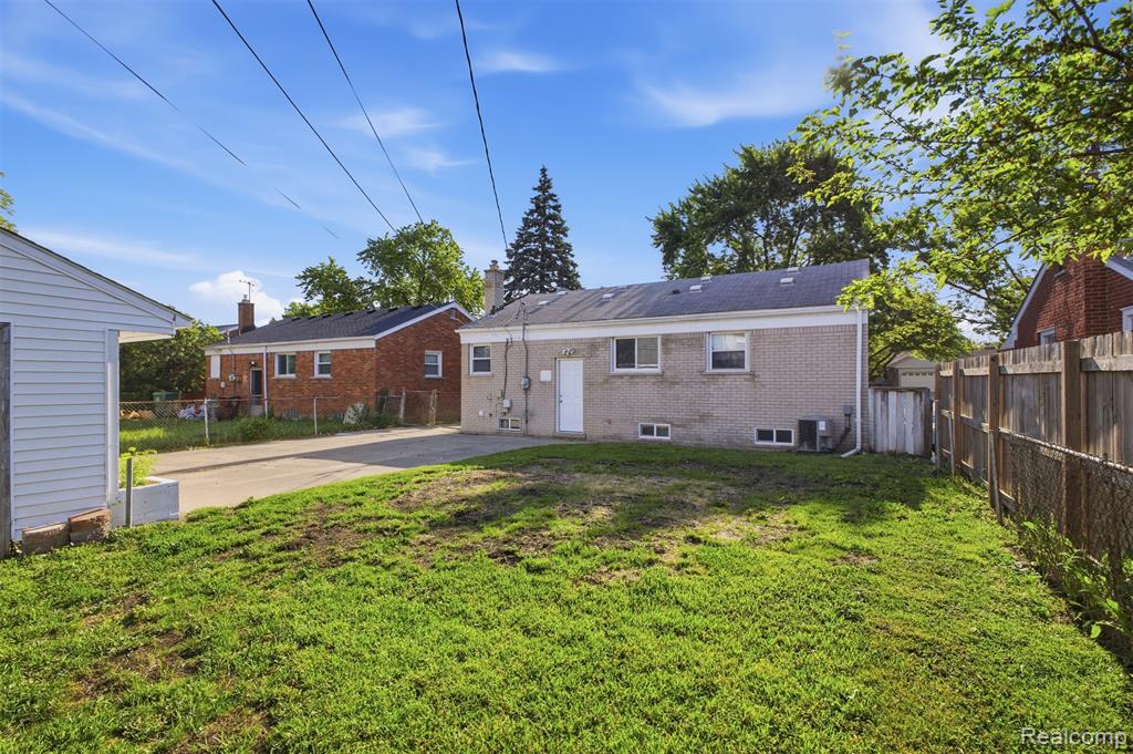 15080 Churchill Street, Southgate, MI 48195 — Photo 28
