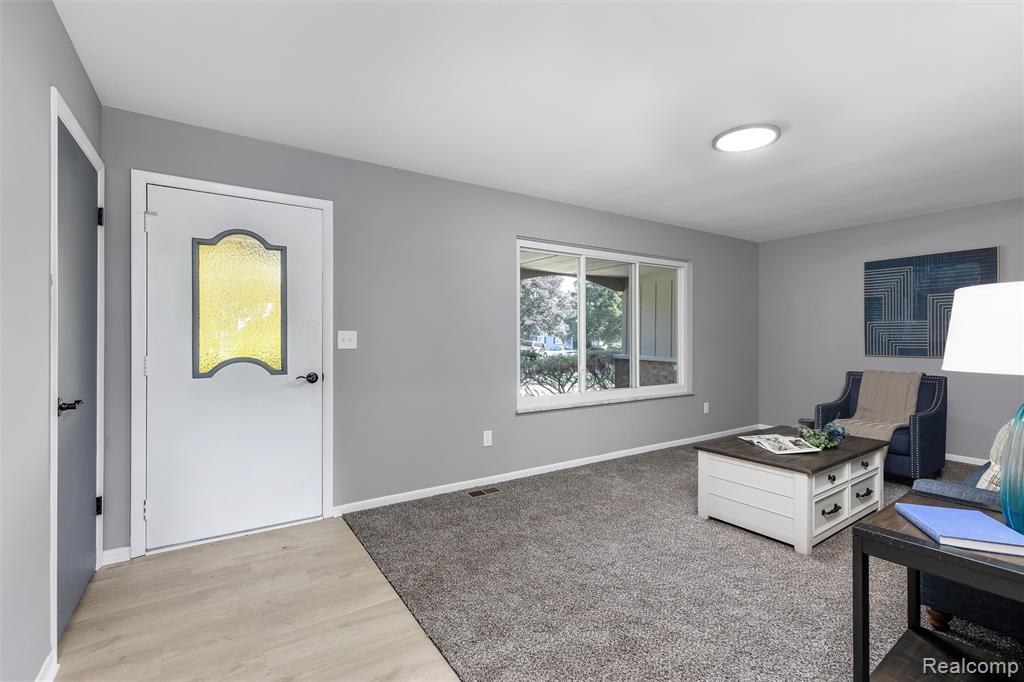 9844 Klais Court, Clarkston, MI 48348 — Photo 5