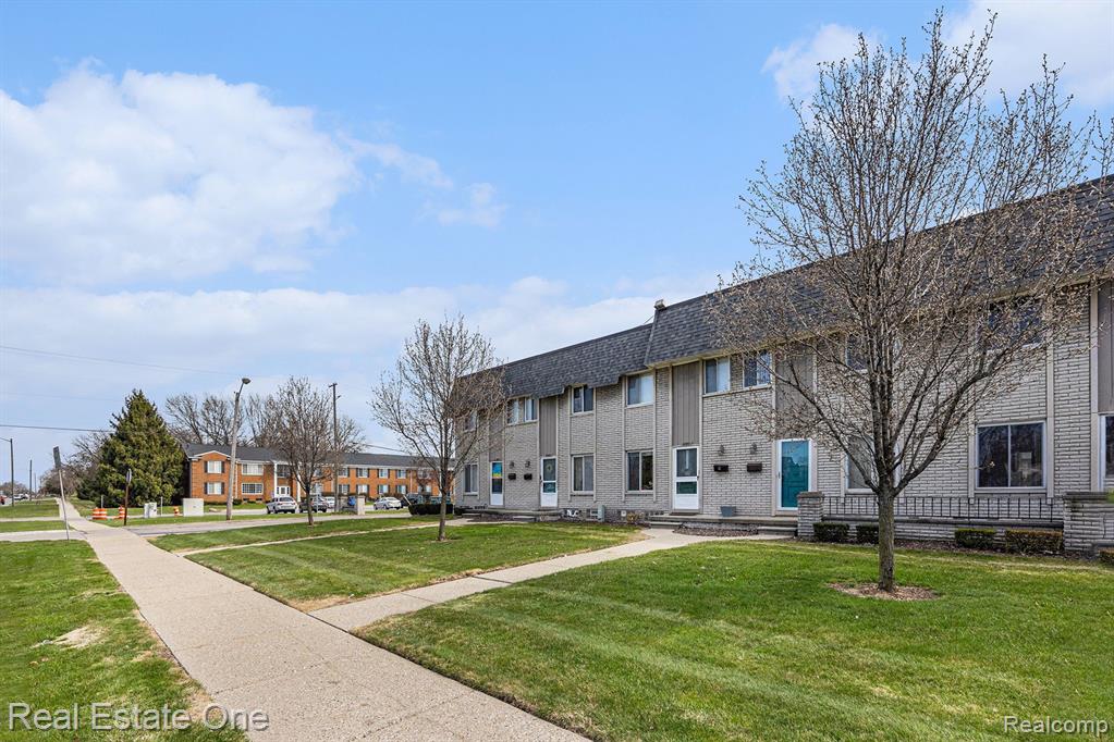 4288 15 MILE Road, Sterling Heights, MI 48310 — Photo 3