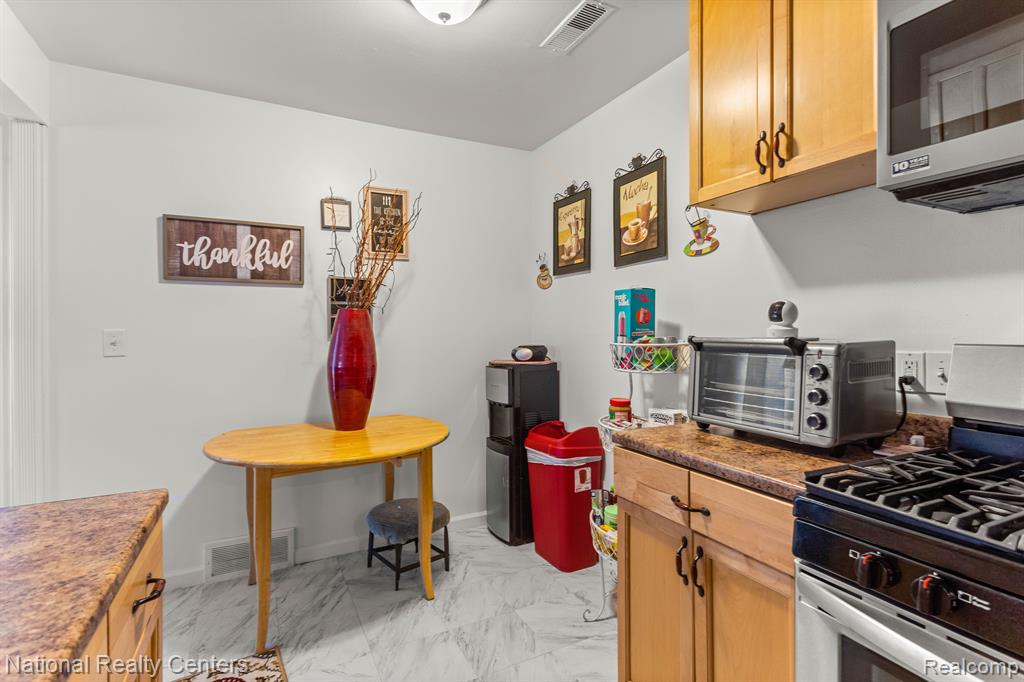 38068 SHERWOOD Street, Westland, MI — Photo 15