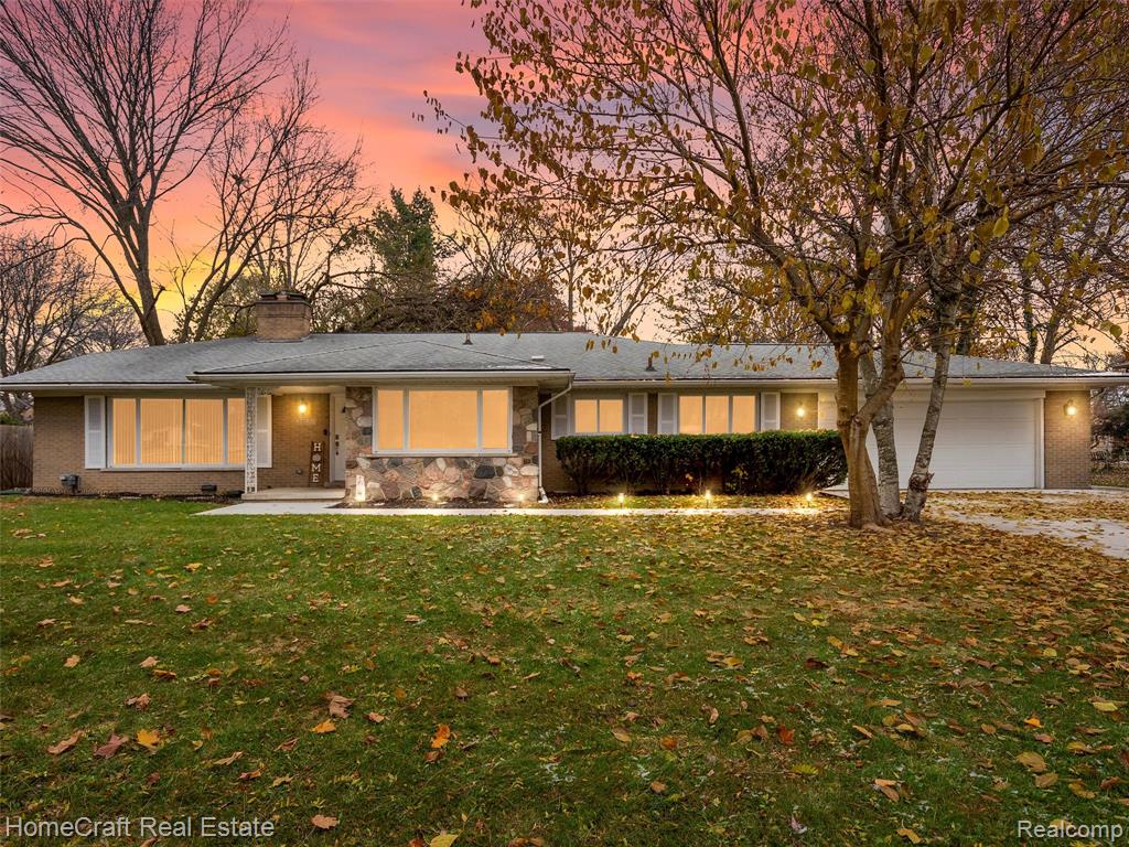 28626 SUNSET Boulevard W, Lathrup Village, MI 48076 — Photo 37