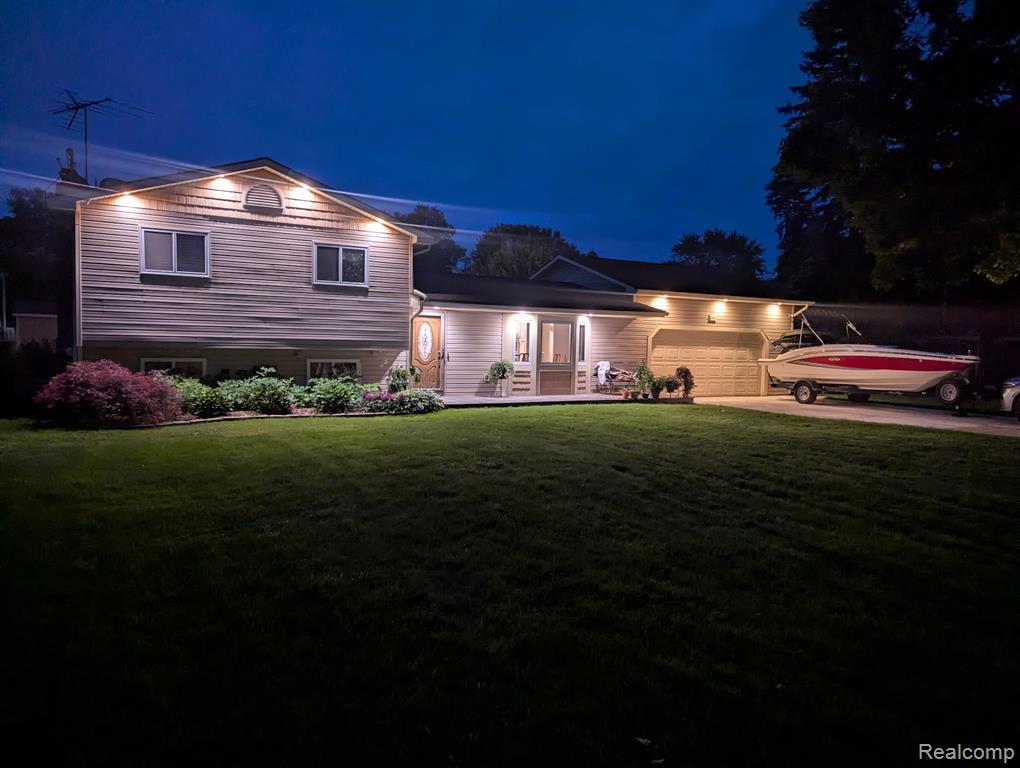 6345 Lanman Drive, Waterford, MI 48329 — Photo 2