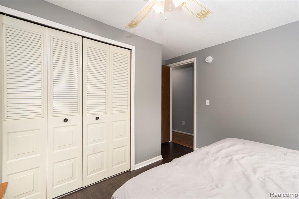 1887 Evona, Wixom, MI 48393 — Photo 19