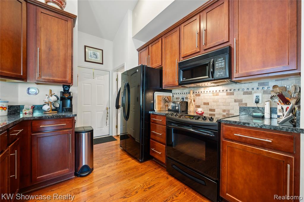 727 Mill Pointe Drive, 16, Milford, MI 48381 — Photo 14