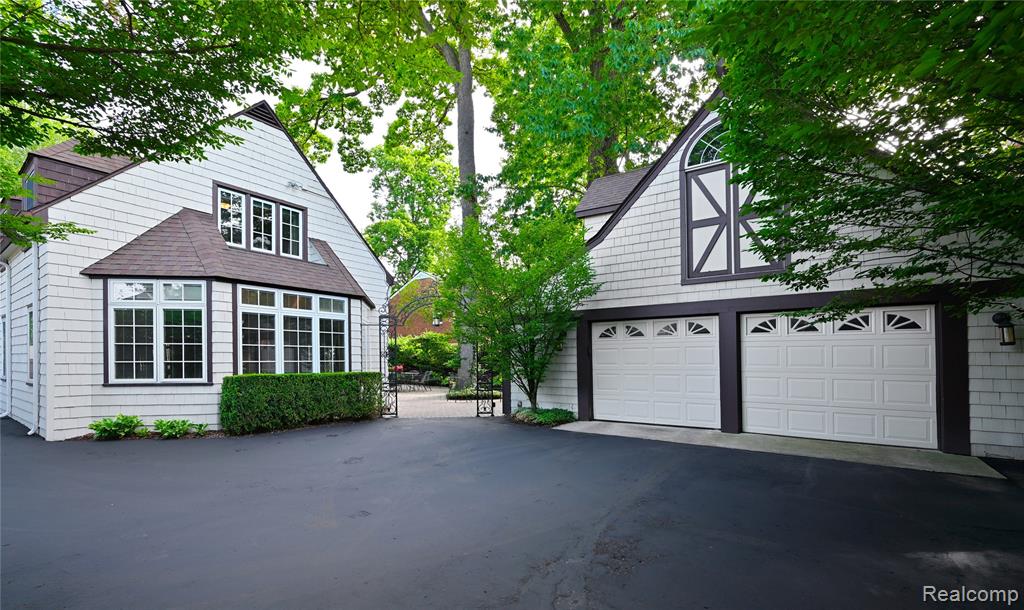 680 Wimbleton Drive, Birmingham, MI 48009 — Photo 42