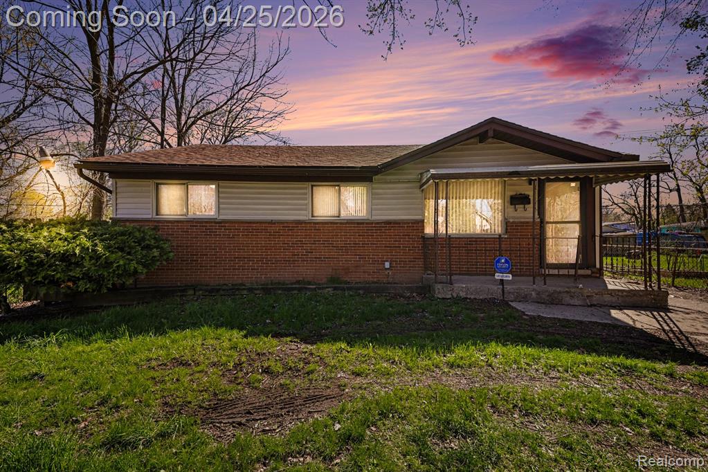 634 Kenilworth Avenue, Pontiac, MI 48340 — front exterior