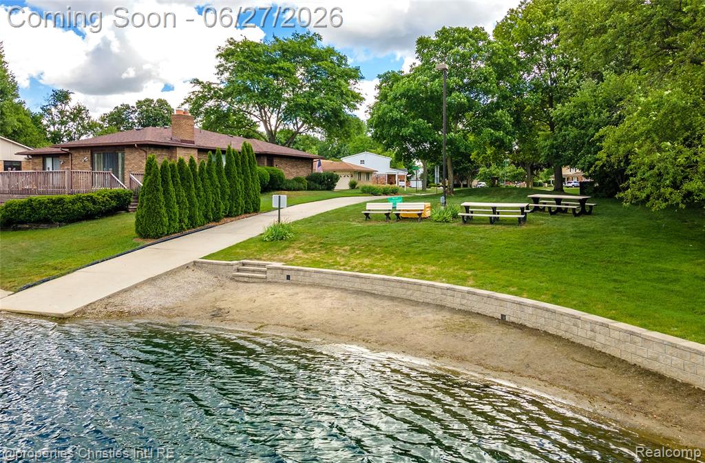 6805 Emerald Shores Drive, Troy, MI 48085 — Photo 44