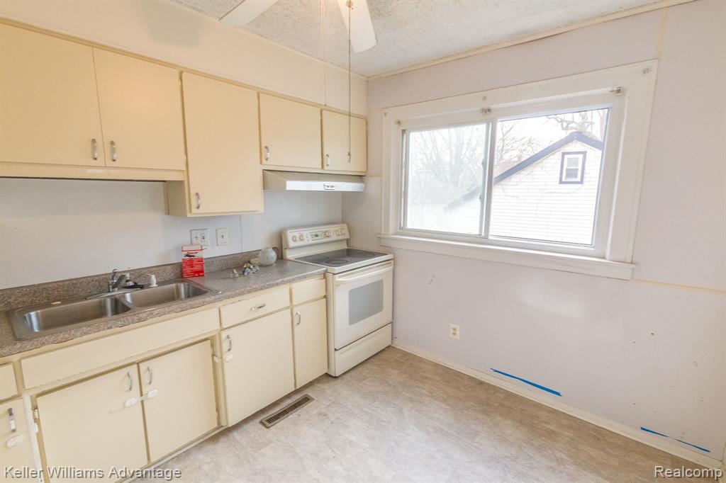 4104 Mayfair Street, Dearborn Heights, MI 48125 — Photo 11