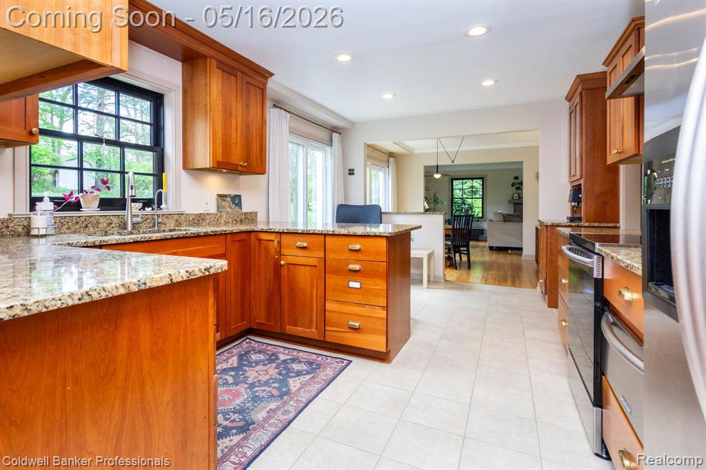 605 Apple Hill Lane, Rochester Hills, MI 48306 — Photo 17