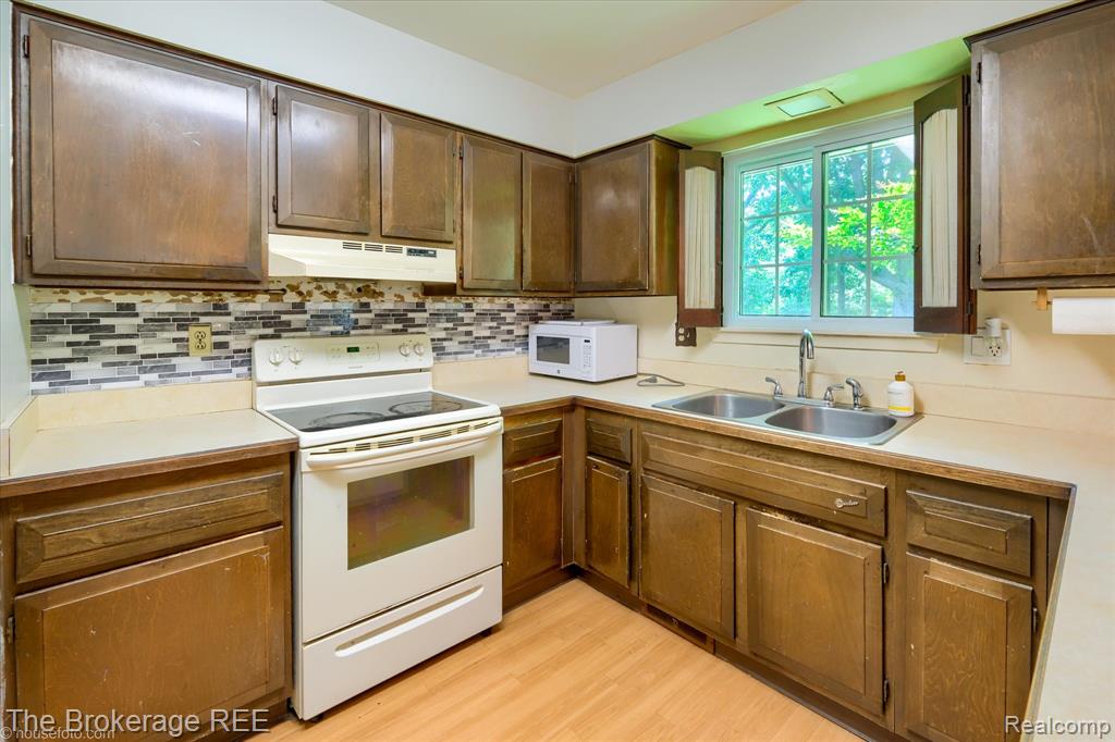 5312 Michael Court, Grand Blanc, MI 48439 — Photo 12