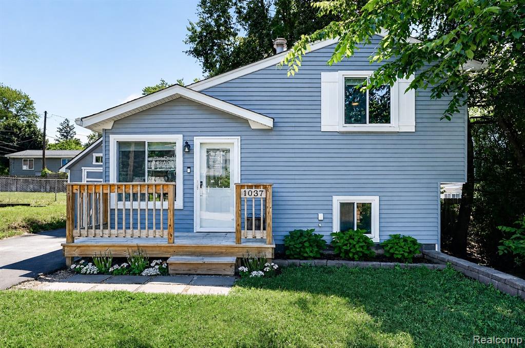 1037 Miami Avenue, Waterford, MI 48327 — Photo 2