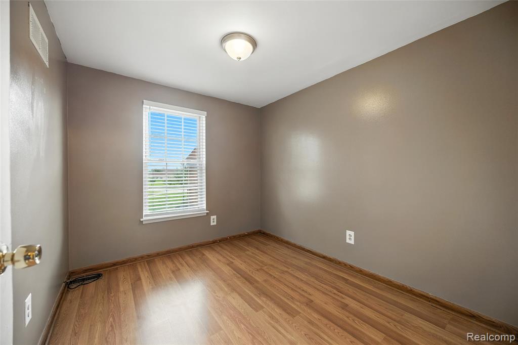 8924 Shawn Drive, Sterling Heights, MI 48312 — Photo 12