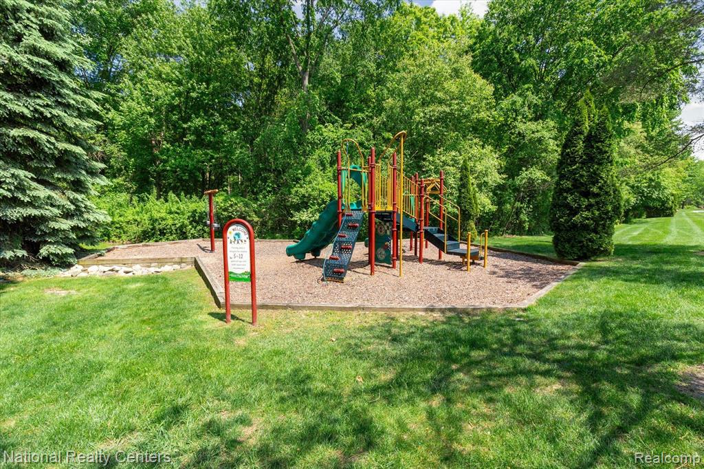 4727 BERKSHIRE Drive, 197, Sterling Heights, MI 48314 — Photo 22