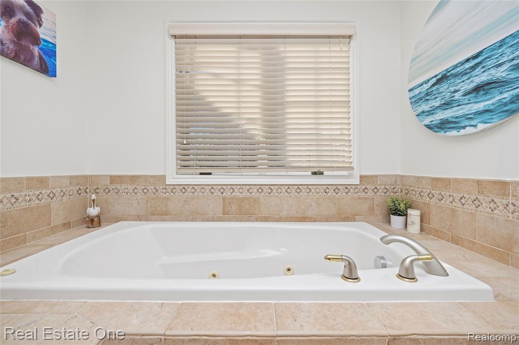 47630 Lorie Lane, New Baltimore, MI 48047 — Photo 28