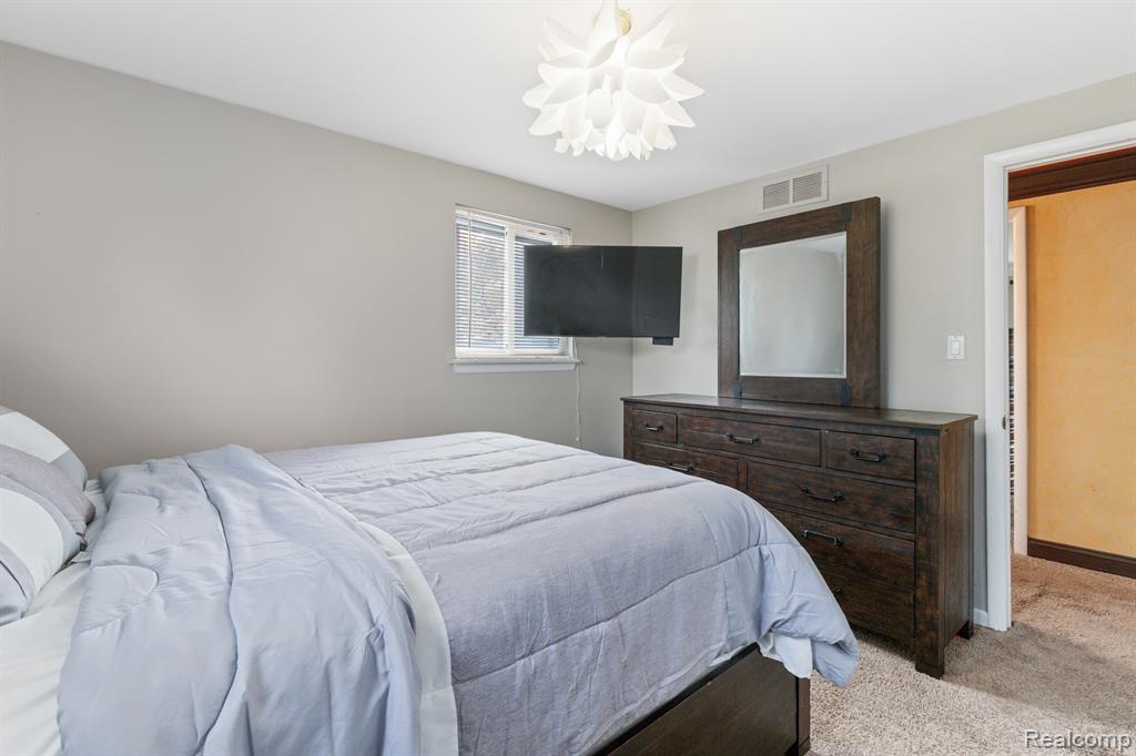 18230 RAINBOW Drive, Lathrup Village, MI 48076 — Photo 20