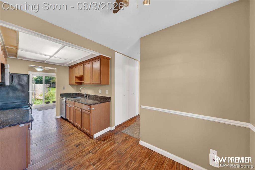 955 Kirts Boulevard, Troy, MI 48084 — Photo 7