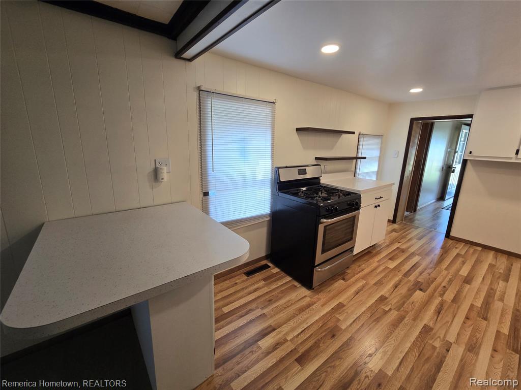 8991 LakeView Drive, White Lake, MI — Photo 18