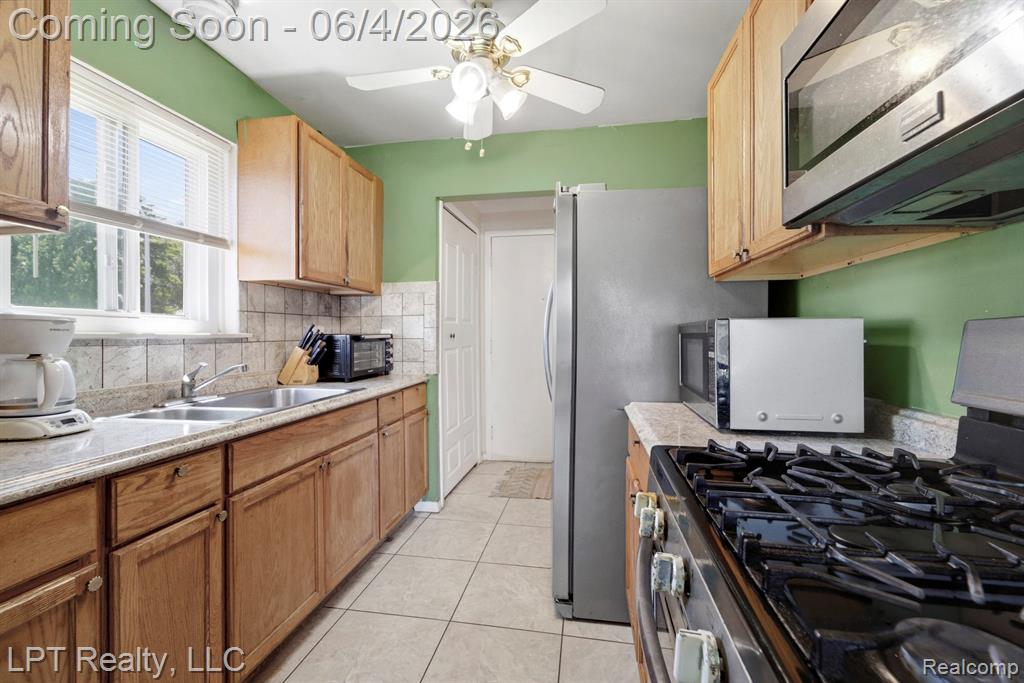 18181 Winwood Court, Brownstown, MI 48193 — Photo 9