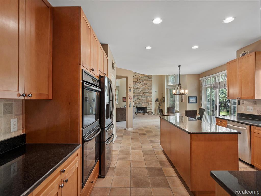 7253 CARLYLE, West Bloomfield, MI — Photo 18