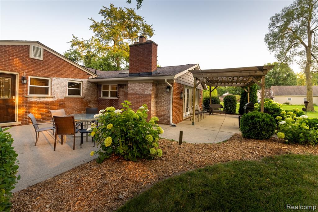 6655 Norton Drive, Troy, MI 48085 — Photo 17