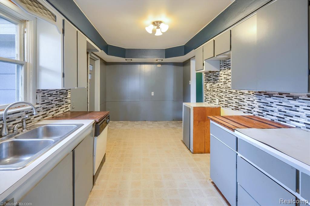 7036 Clabuesch Street, Pigeon Vlg, MI — Photo 10