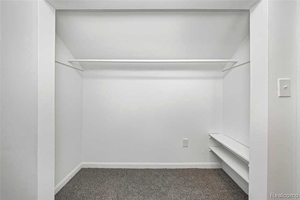 975 E Barrett Avenue, Madison Heights, MI 48071 — Photo 27