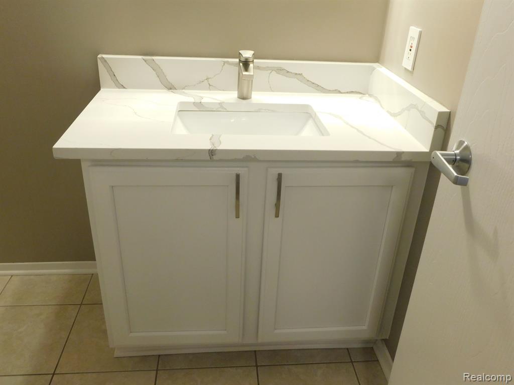 5606 DRAKE HOLLOW Drive W, West Bloomfield, MI — Photo 33