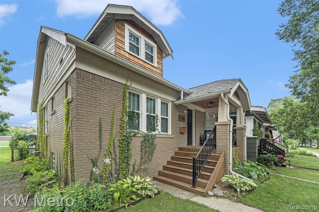 67 KENSINGTON Boulevard, Pleasant Ridge, MI — Photo 2