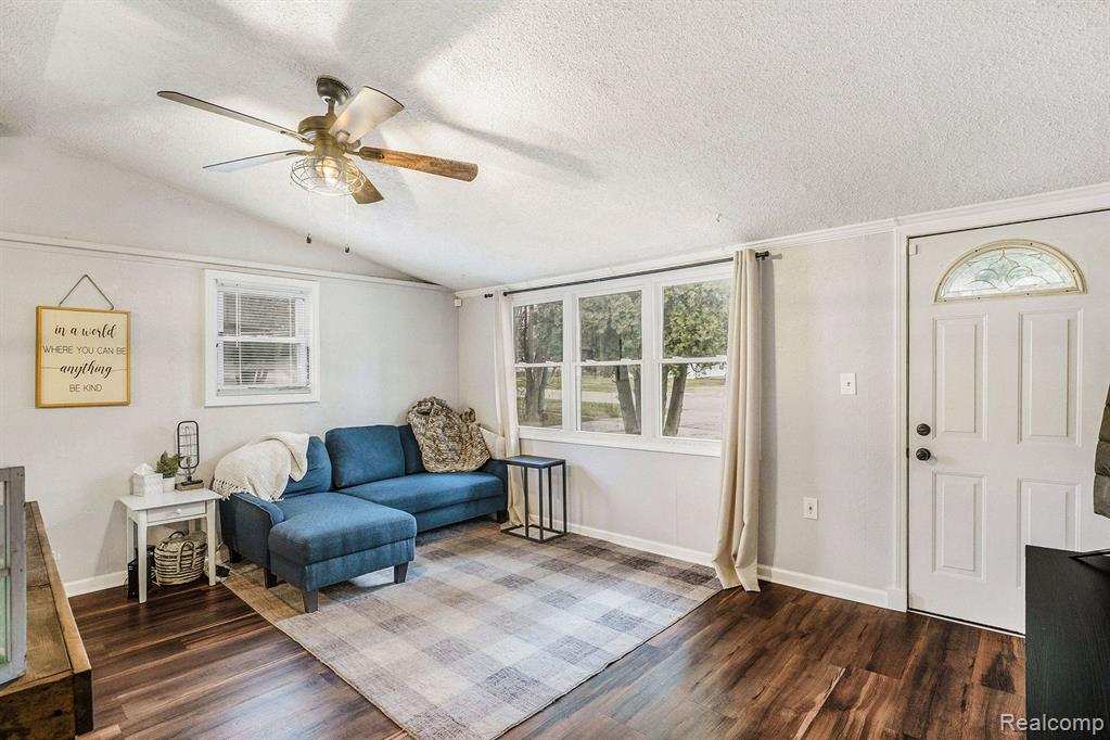 707 MARY COURT, Fenton, MI 48430 — Photo 5