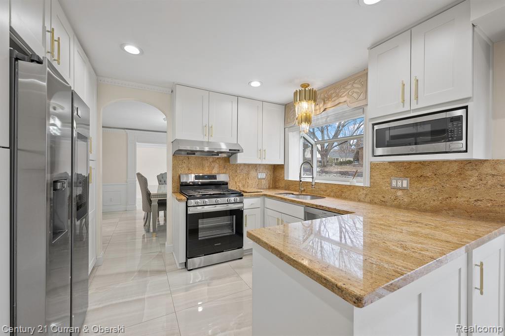 42185 BAINTREE Circle, Northville, MI 48168 — Photo 11